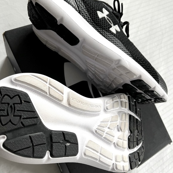 Under Armour Surge 3 Running Shoes - Picture 3 of 9